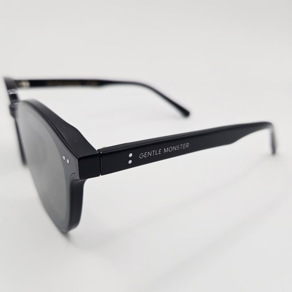 Stylish Black Sunglasses - Picture 3 of 7